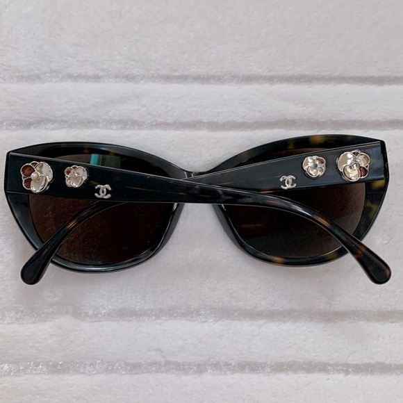 Vintage Chanel Tortoise Shell Camellia Sunglasses Brown - Picture 1 of 14